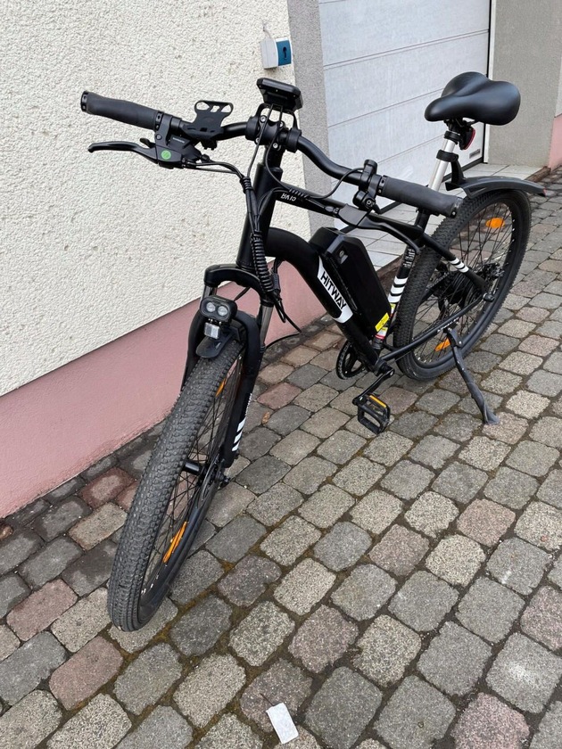 Mittelhessen: MARBURG-BIEDENKOPF: Wem geh&ouml;rt das Fahrrad? + Audi besch&auml;digt - Verursacher fl&uuml;chtet + berauscht unterwegs