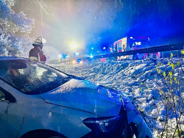 FW Mainz: Massenkarambolage nach Schneefall auf der A 60