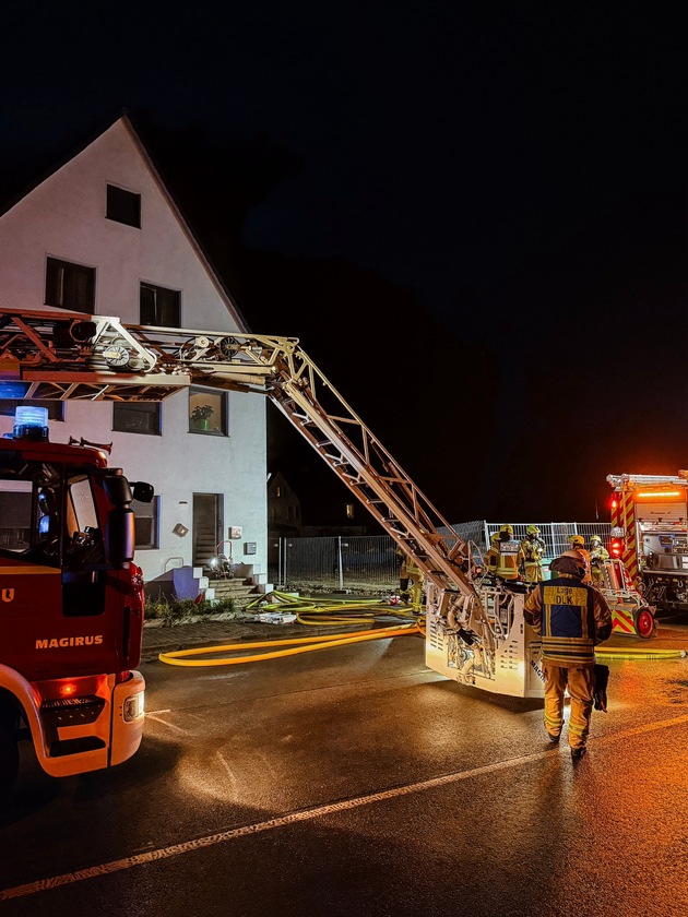 FW-DT: Gemeldeter Wohnungsbrand - Essen auf Herd verursacht starke Rauchentwicklung
