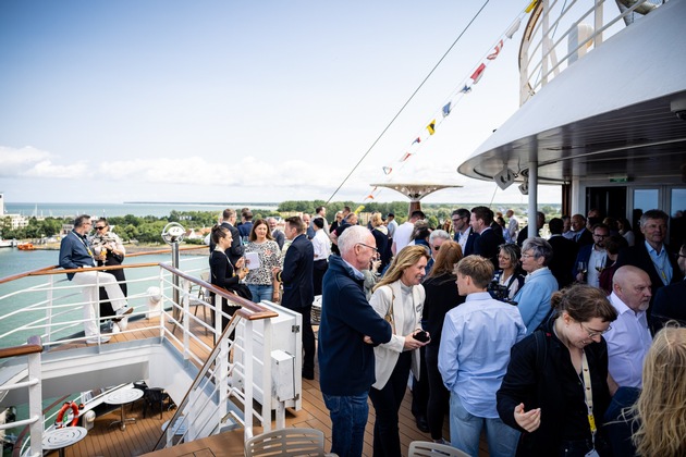 Aktuelle Pressemeldung: Wo die Reise begann: AIDA Cruises feiert 30 Jahre in Rostock-Warnem&uuml;nde