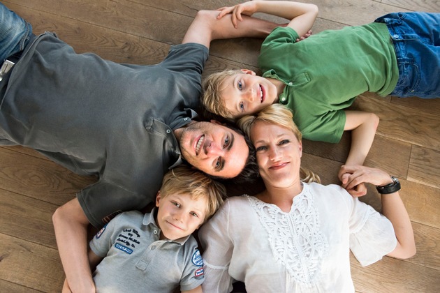 Glücksstudie: Große Mehrheit der Deutschen blickt optimistisch in die Zukunft / Die Gesundheit der eigenen Familie ist das größte Glück