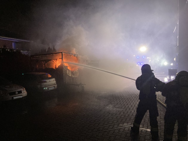 FW-PI: 50 Einsätze für die Feuerwehren im Kreis Pinneberg zum Jahreswechsel - Etwas weniger als im Vorjahr und weniger Großbrände