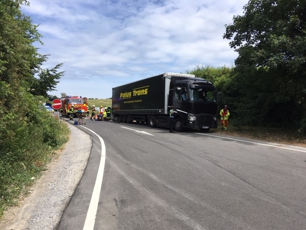 FW Mettmann: Schwerer Verkehrsunfall mit drei verletzten Personen und tödlichem Ausgang auf der Bundesautobahn 3 in Mettmann.