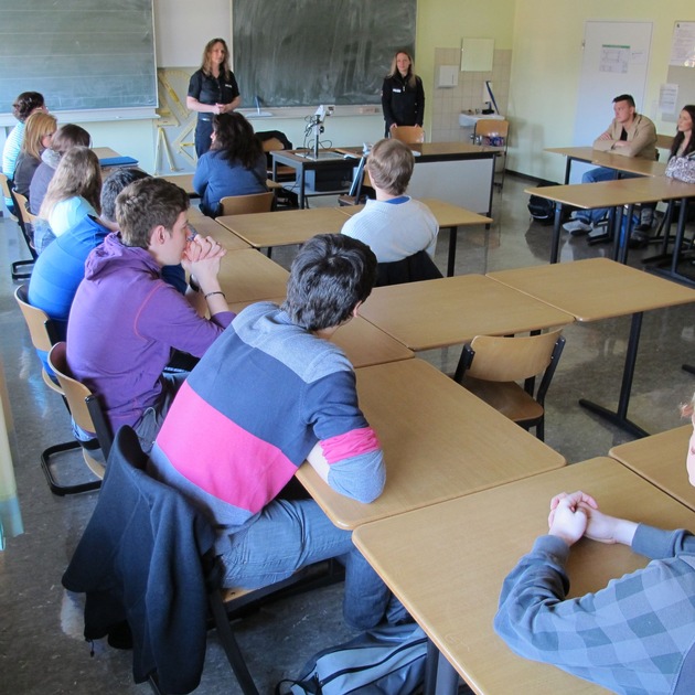 POL-NI: Verkehrssicherheitstag an den Berufsbildenden Schulen -Bilder im Download-