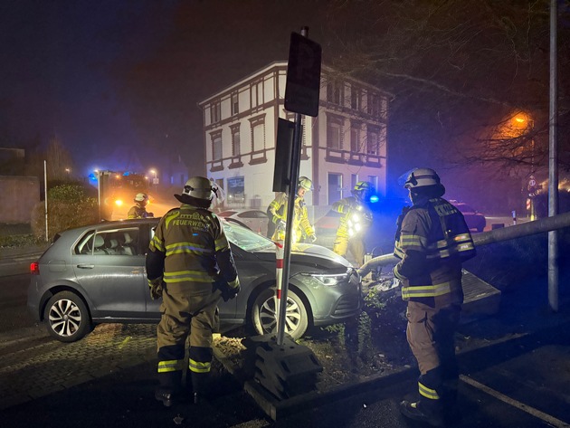 FW-EN: Vielzahl an Einsätzen am Wochenende - Verkehrsunfall auf Wetterstraße