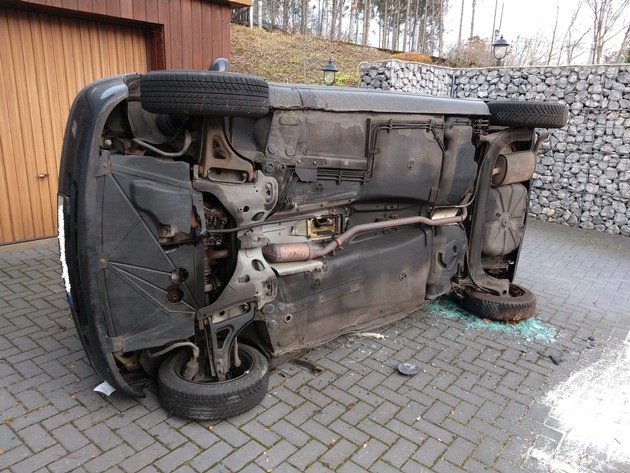 FW-EN: Verkehrsunfall mit PKW in Waldbauer-Eicken