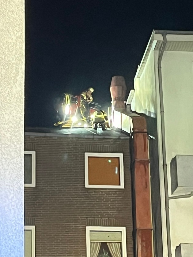 FW Bremerhaven: Brand in einem SB Waschsalon in der Georgstraße