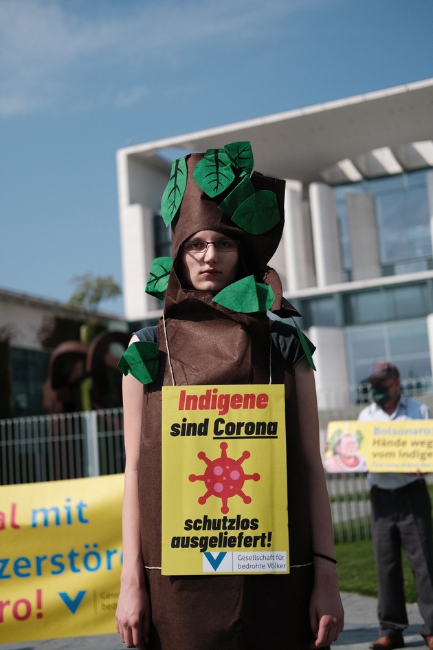 Menschenrechtsaktion zum Tag der indigenen Völker: Kein Deal mit Umweltzerstörer Bolsonaro