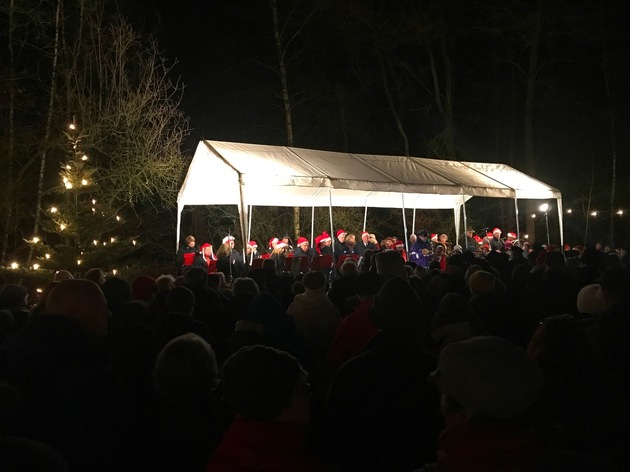 FW Norderstedt: Waldweihnacht der Freiwilligen Feuerwehr Garstedt