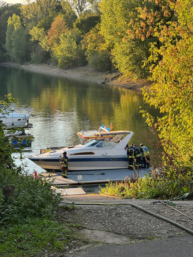 FW-NE: Motorschaden mit Rauchentwicklung auf Sportboot | Keine Verletzten