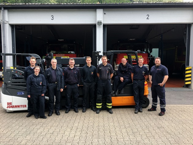 FW-EN: Acht neue Gabelstaplerfahrer bei der Feuerwehr Herdecke - Erfolgreiche Kooperation mit den Johannitern