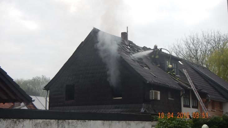 FW-MG: Ausgedehnter Hausbrand