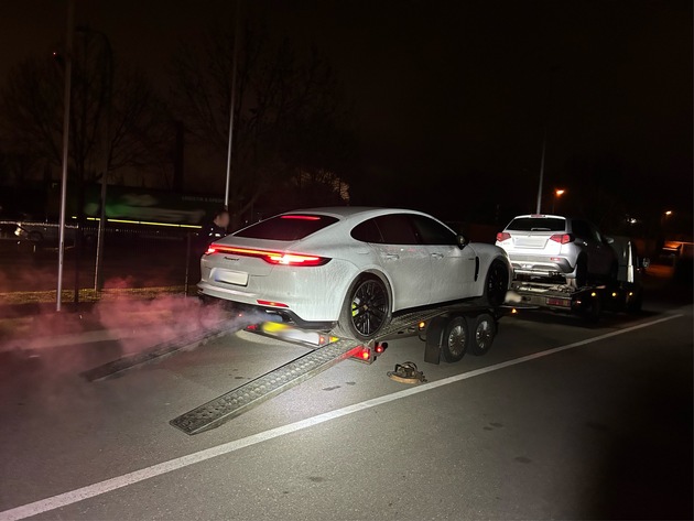 HZA-HN: Teurer Freundschaftsdienst / Weißer Sportwagen vom Zoll sichergestellt