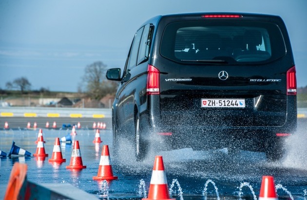 Mercedes-Benz Schweiz AG: Mercedes-Benz: Transporter Training on Tour - Pour une sécurité renforcée sur les routes