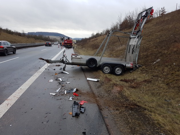 POL-PDKL: A63/Winnweiler, Lkw kracht in Absperrwand