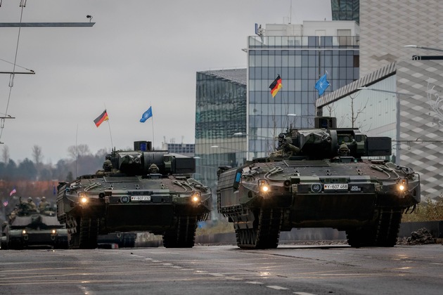 Parade in Litauen: Schützenpanzer Puma fahren durch Vilnius