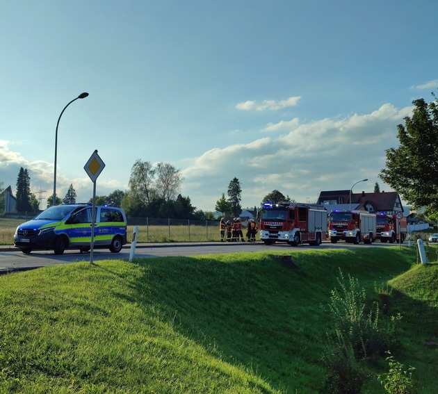 FW Stockach: Verkehrsunfall zwischen PKW und LKW