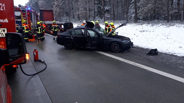 FW-ROW: Mehrere Unfälle auf der Autobahn - Feuerwehr wird zur Unfallstelle mit eingeklemmter Person alarmiert