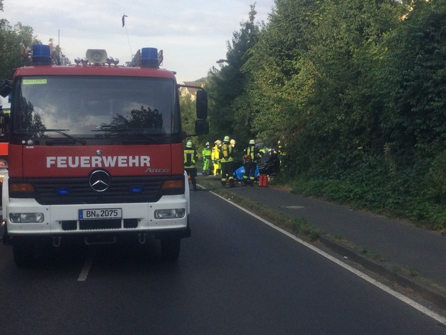 FW-BN: Person nach Alleinunfall auf Meckenheimer Straße (L 123) in PKW eingeschlossen