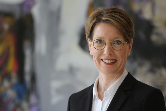 POL-MS: Das Netzwerk "Zuhause Sicher" und die Polizei M&uuml;nster pr&auml;sentieren neu foliierten Bus der Schutzgemeinschaft M&uuml;nster