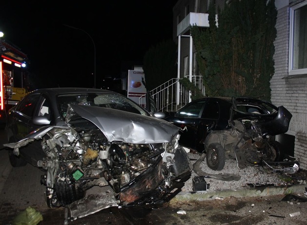 POL-UN: Selm - Verkehrsunfall mit zwei verletzten Personen
- nach Ausweichmanöver parkenden PKW gerammt