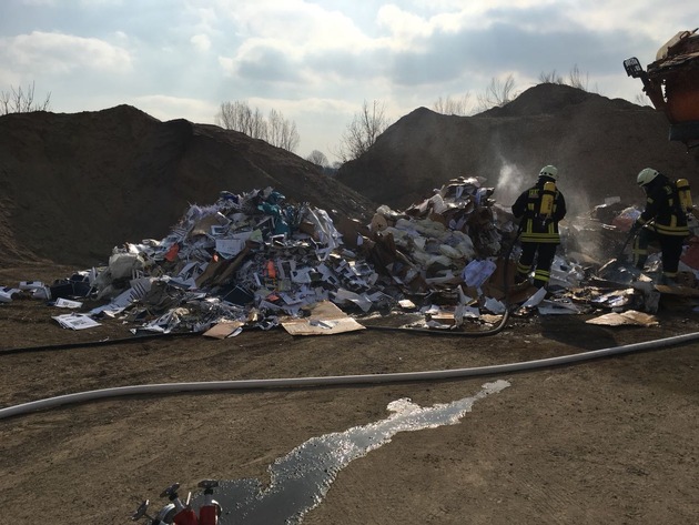FW-KLE: Brand eines Müllwagens