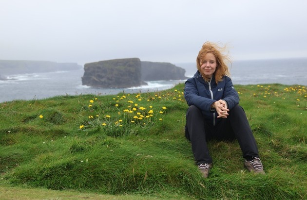Irland Information Tourism Ireland: Irland im Herzen: Olivia Marei erlebt ihre Lieblingsinsel auf einer besonderen Reise / Aktiv, achtsam und authentisch - Schauspielerin entdeckt den Wild Atlantic Way mit ihrem Mann besonders intensiv