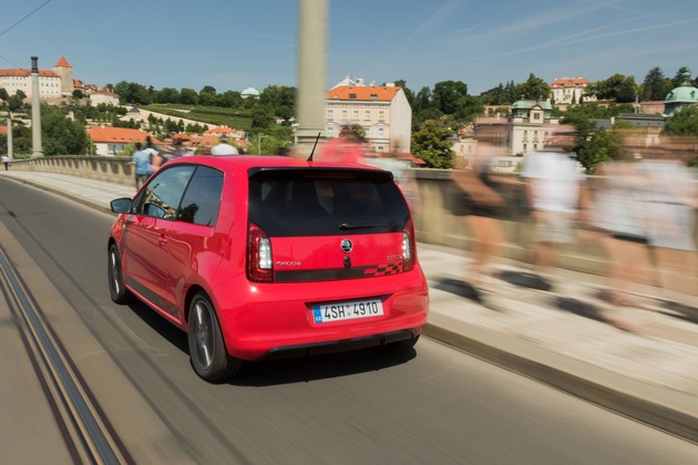 SKODA CITIGO: klein, wendig und charmant mit neuer Frontpartie und dunklen Heckleuchten (FOTO)