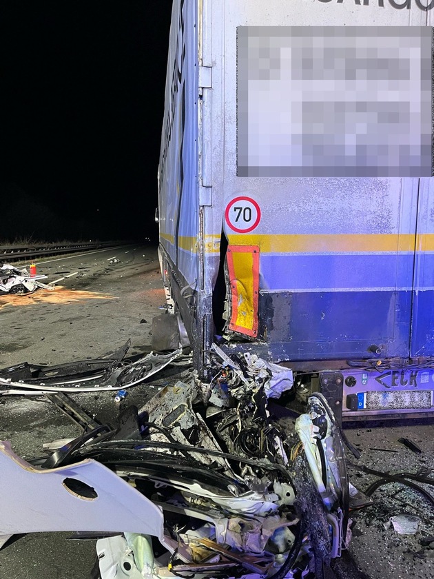 POL-BI: Schwerer Unfall nach Sekundenschlaf auf der A 44