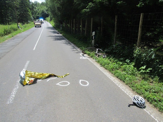 POL-ME: Zusammenstoß zwischen Motorrad und Fahrrad - Rettungshubschrauber im Einsatz - Ratingen - 2006126