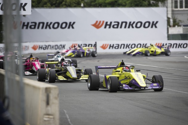 Hankook mit Frauenpower: W Series startet auf Hankook Rennreifen im Rahmen der Formel 1
