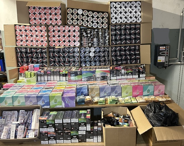 POL-D: Stadtmitte - ET PRIOS deckt illegale Tabakgeschäfte auf - Zwei Kioske durchsucht - Bargeld, Schusswaffe, Fahrräder und Potenzmittel sichergestellt