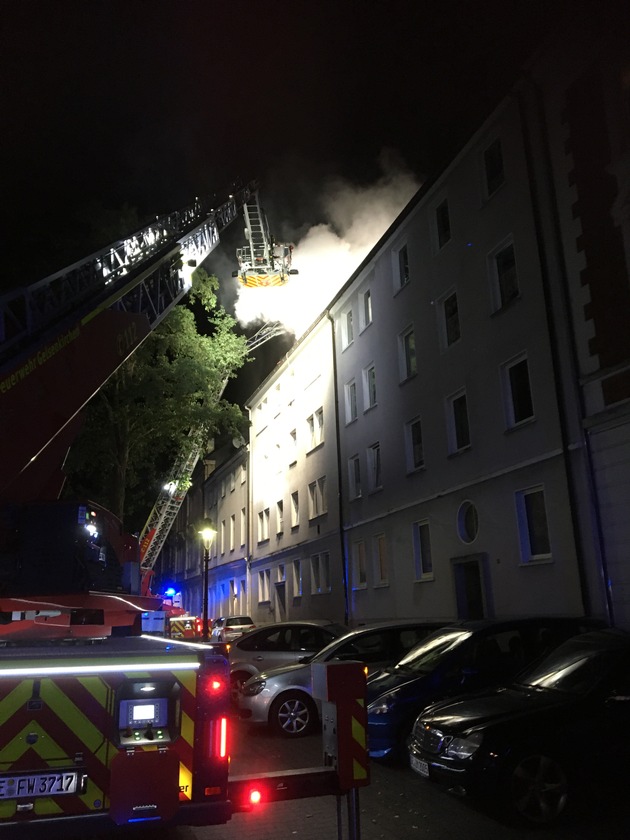 FW-GE: Dachstuhlbrand in Gelsenkirchen Ückendorf verursacht hohen Sachschaden