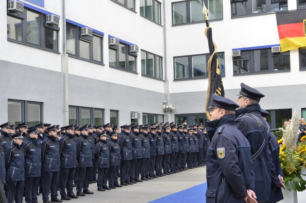 BPOLD FRA: 128 Bundespolizisten feierlich am Flughafen Frankfurt vereidigt