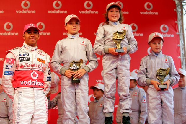 Lewis Hamilton verrät jungen Karttalenten die Geheimnisse seines Erfolges