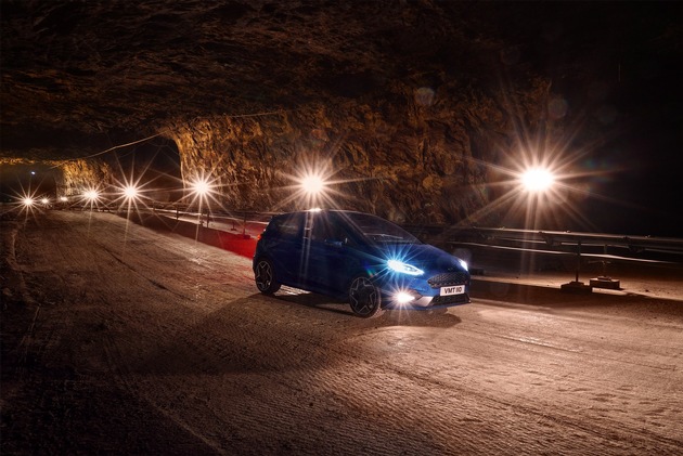 Video: Ford Fiesta ST in einem der größten Salzbergwerke Europas - 400 Meter unter der Erde