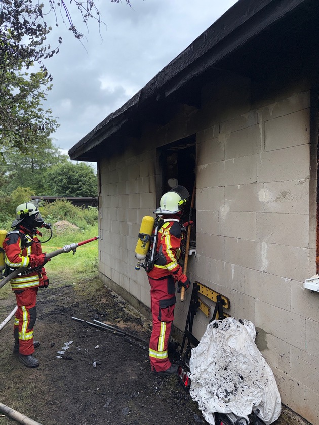 FW-SE: Feuer zerstört Bungalow
