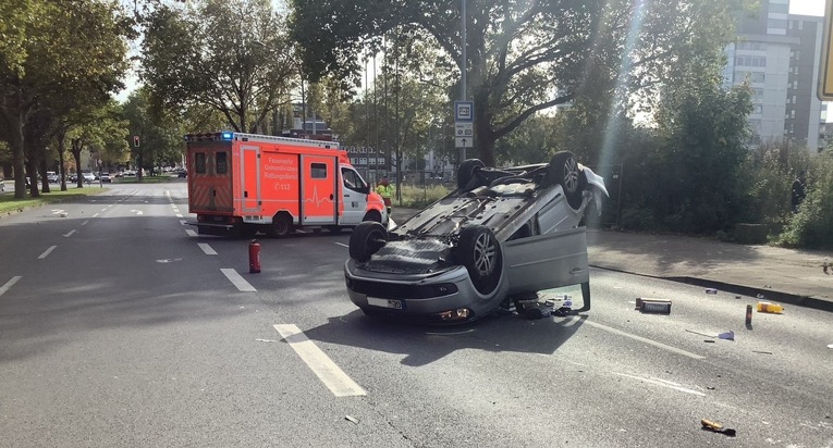 FW-GE: Verkehrsunfall in Gelsenkirchen Schalke mit mehreren verletzten Personen