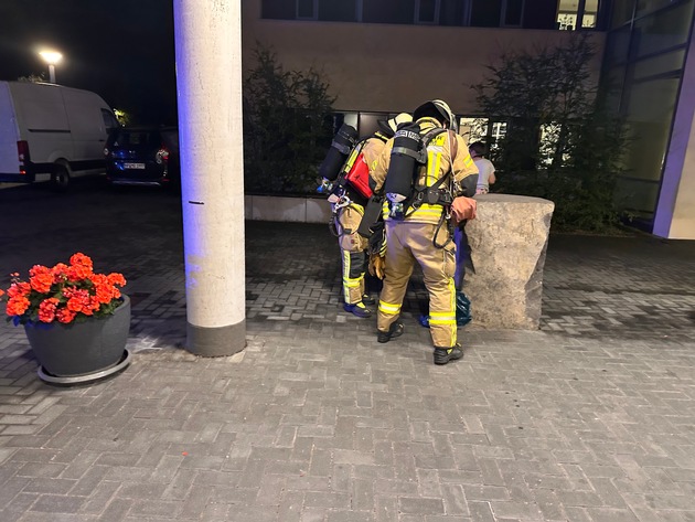 FW Weinheim: Brennender Müllsack im Betreuungszentrum sorgt für Feuerwehreinsatz