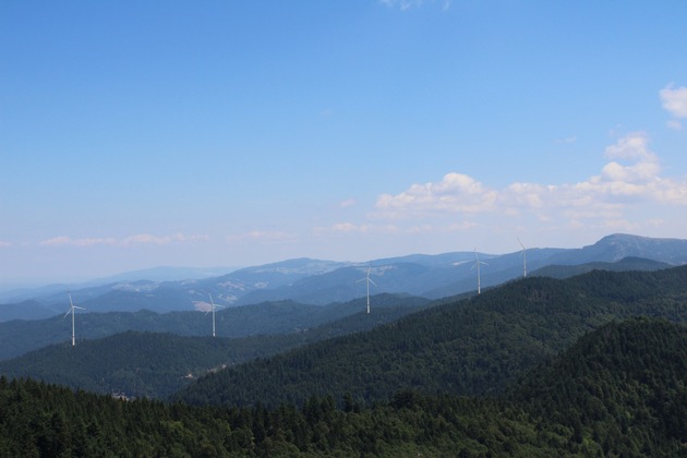 badenova Pressemeldung: Genehmigung für fünf Windkraftanlagen auf der Sirnitz