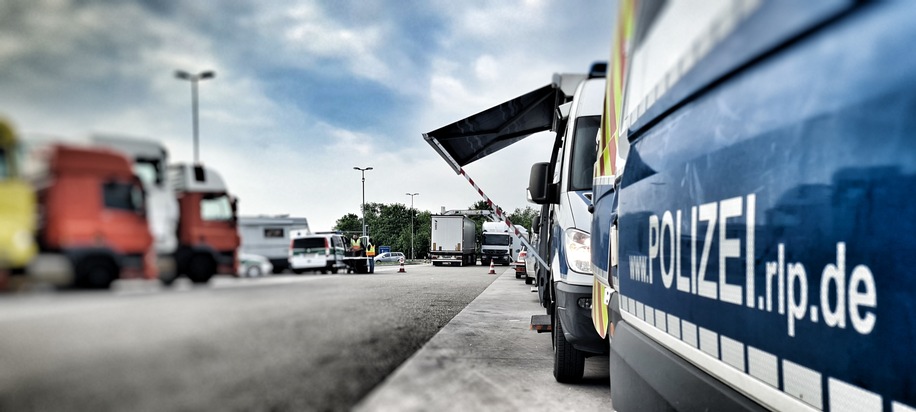 POL-PDNW: Sicherheitskooperation - Polizei und Zoll kontrollieren den Güterverkehr