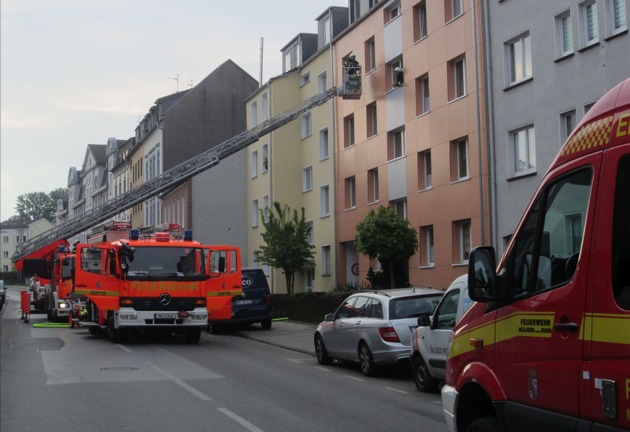 FW-MH: Zimmerbrand - Rauchmelder verhindern Schlimmeres #fwmh