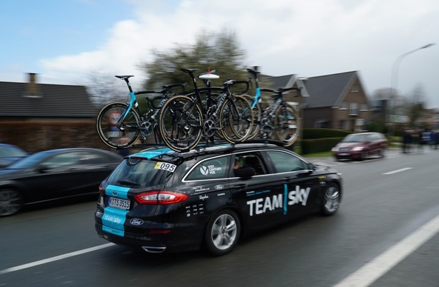 Ford-Werke GmbH: "Hölle des Nordens" - Ford Mondeo Turnier unterstützt Team Sky beim berüchtigten Radrennen Paris-Roubaix