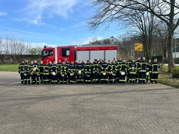 FW-WRN: 9 Kameradinnen und Kameraden der Freiwilligen Feuerwehr Werne haben die gemeinsame Modulausbildung 1 &amp; 2 mit Erfolg bestanden