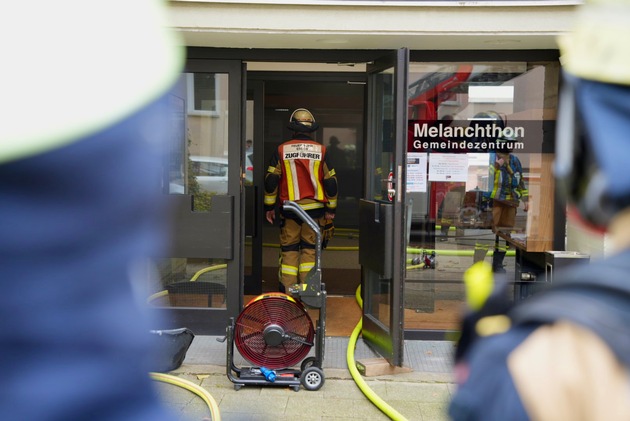 FW-E: Brandereignis im Gemeindezentrum - zwei Personen leicht verletzt