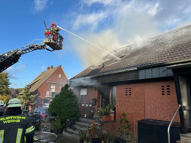 FW-WRN: Erstmeldung: Wohnungsbrand an der Körnerstraße alarmiert die Feuerwehr