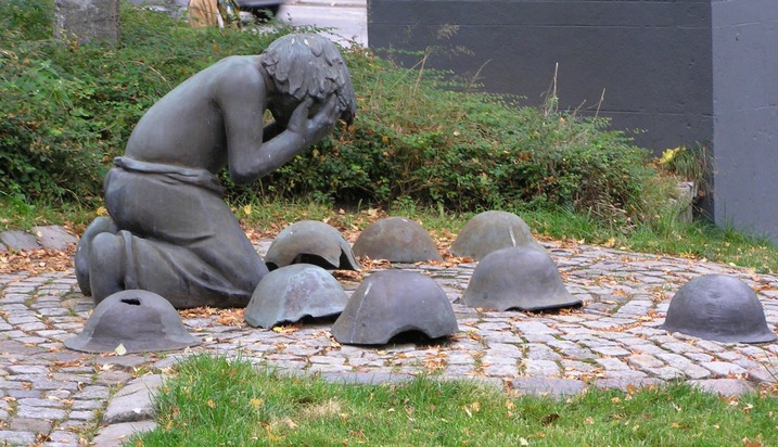 POL-HH: 250728-3. Diebstahl von Bronzestatuen in Hamburg-Harburg - Zeugen gesucht