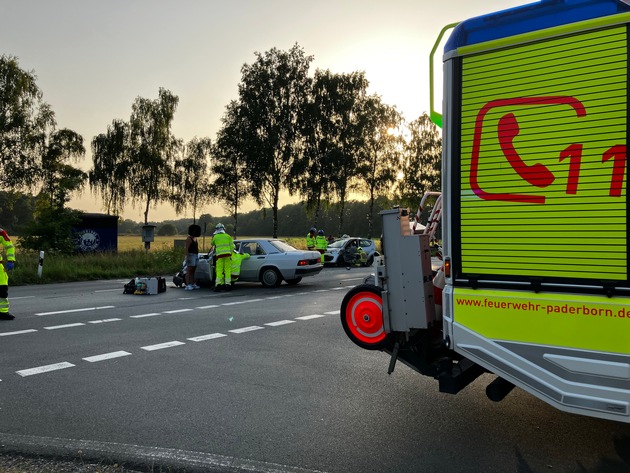 FW Paderborn: Verkehrsunfall mit zwei beteiligten PKW