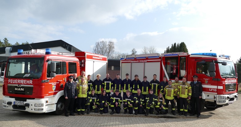 FW S&uuml;dheide: 16 neue Einsatzkr&auml;fte f&uuml;r die Freiwillige Feuerwehr 12 neue Feuerwehrleute aus der Gemeinde S&uuml;dheide und 4 Mitglieder aus der Gemeinde Fa&szlig;berg erreichen die "Qualifikationsstufe Einsatzf&auml;higkeit".