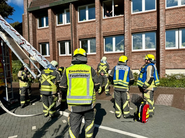 FW Hünxe: Mehrere Verletzte nach Kellerbrand - Feuerwehr übt im Rathaus Hünxe